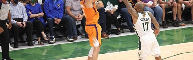 星空体育官网-密尔沃基两战风云突变 总决赛天平已朝雄鹿倾斜？