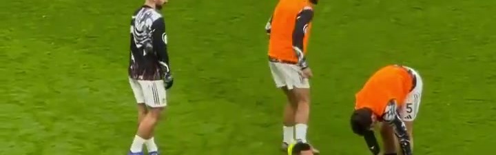 星空体育中国-巴西基因觉醒！库尼亚赛前热身展示安东尼“圆规”转圈，看呆B费